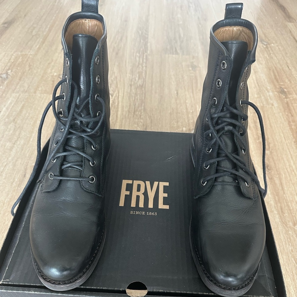 Frye Veronica Combat
Black Leather Ankle Boots